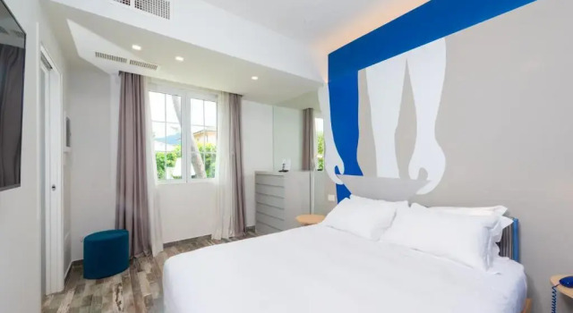 Люкс с видом на сад Amarina Hotel