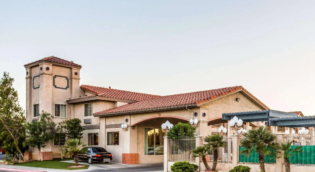 Кровать в общем номере Quality Inn Near China Lake Naval Station
