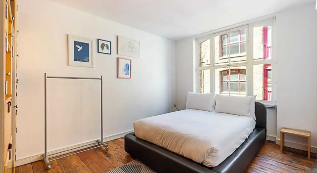 Quirky and Colourful Flat in Shoreditch, Забронировать Отель Отели Лондона 3 звезды, рядом с All Star Lanes, 3*