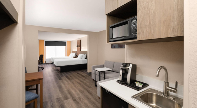 Четырёхместный люкс La Quinta Inn & Suites by Wyndham Bessemer
