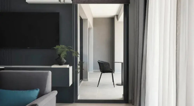 Семейный люкс с балконом и с видом на город AVA Hotel & Residences Athens Riviera