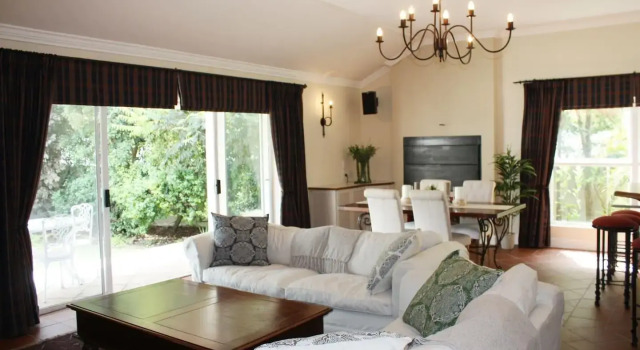 Camelot in Constantia, Забронировать Вилла Отели Константия 3 звезды, рядом с Constantia Village, 3*