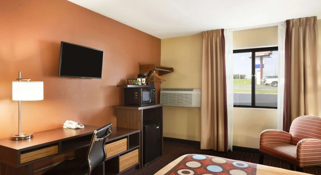 Super 8 by Wyndham Alton, Buchen Sie Gasthaus Hotels in Illinois mit Parkplatz, Parkplätze