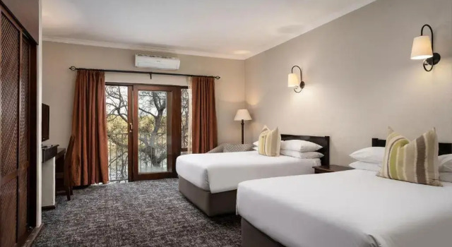 Четырёхместный номер Deluxe с видом на реку Premier Hotel Roodevalley
