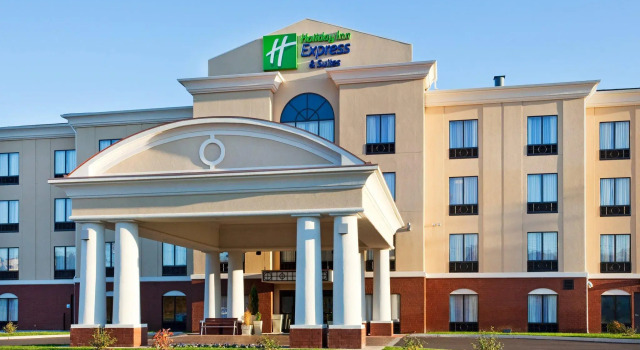 Holiday Inn Express & Suites Newport S by IHG, Book Hotel Hoteller i Newport med pool, Swimmingpool