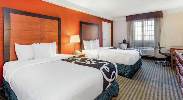 Четырёхместный номер Standard La Quinta Inn Chicago, OHare Airport