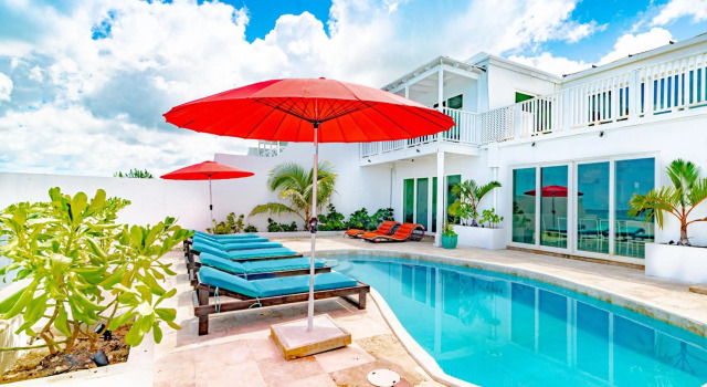 Caprice 7 -Oceanfront Villa - Gated Community with Pool, Prenota Villa Cottage a Nassau, Cottage