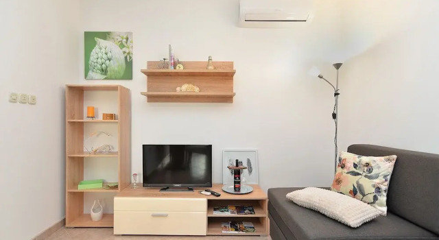 Apartment 1983, Prenota Appartamento Valbandon Istria