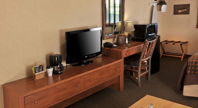 Четырёхместный номер Standard Boarders Inn & Suites by Cobblestone Hotels in Waukon
