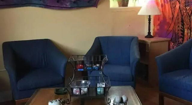 Stark Suite-Boulder Crescent Inn - Houses for Rent in Colorado Springs