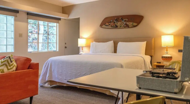 Люкс Luxury The Hideaway - 21 and Over - A Town & Desert Boutique Hotel