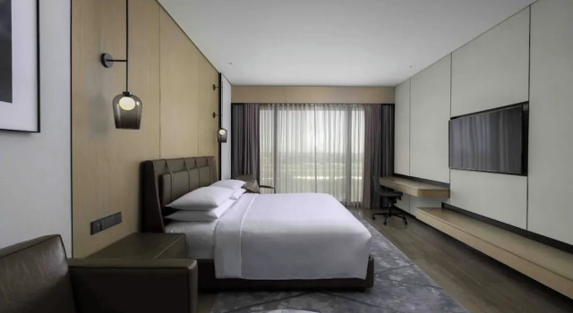 Двухместный клубный номер Standard с балконом Sheraton Manila Hotel at Newport World Resorts