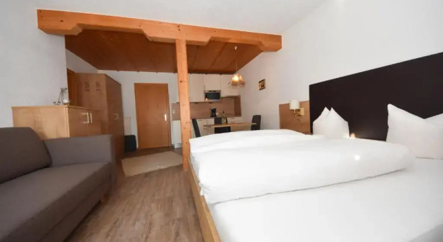 Студия с балконом и с красивым видом из окна Apart Römerhof
