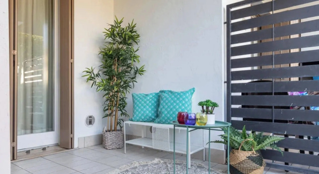 Апартаменты c 1 комнатой Pool View Apartment With Private Enclosed Garden