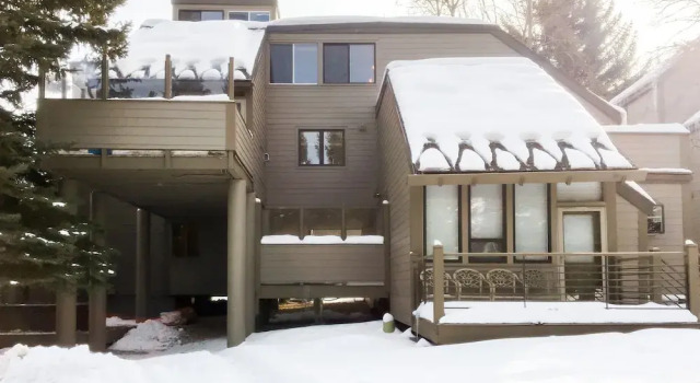 Mountain-view W/ Hot Tub, Across From Lift 2 Bedroom Condo, Забронировать Отель Отели Парк-Сити 4 звезды, рядом с Горнолыжный подъeмник Payday Lift, 4*
