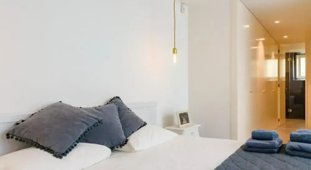 Home Of The Poet, 3-bed 3-bath River Views, Забронировать Отель Бизнес-отели Алдоар, Фош-ду-Дору и Невожилде, 4* 5*