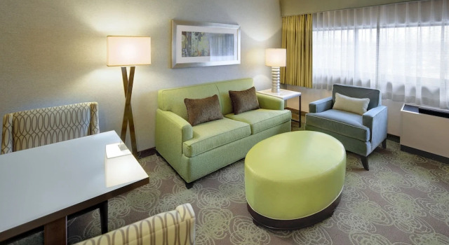 Люкс Crowne Plaza Lansing by IHG