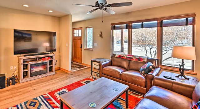 7984: Pet-friendly Townhome w/ Grill!