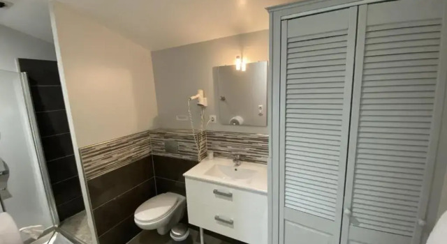 Трёхместный номер Standard Logis Hôtel LOliveraie