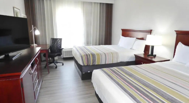 Четырёхместный номер Standard Country Inn & Suites by Radisson, Biloxi-Ocean Springs, MS