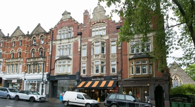 Veeve - Rosey Rosslyn Flat