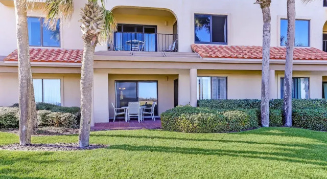 Dog-friendly Condo Steps to Beach wth Pool, AC & Elevator