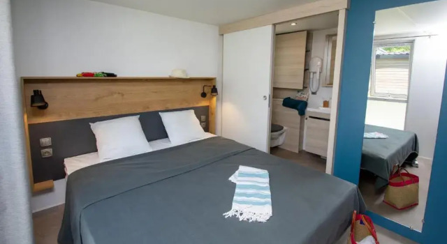 Camping Les Hautes Prairies, Забронировать Кемпинг Лурмарен Люберон