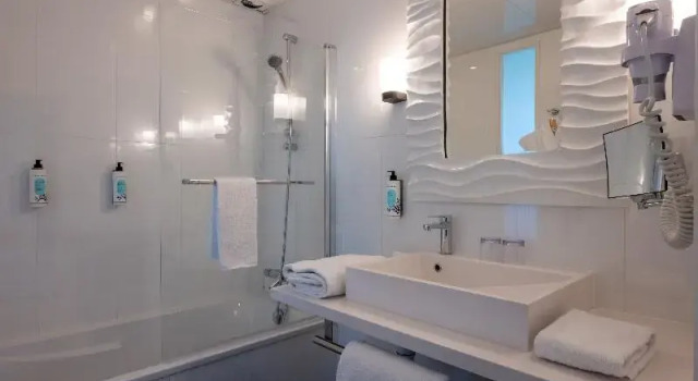 Двухместный номер Prestige с балконом Hôtel Atalante - Relais Thalasso & Spa