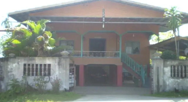 Кровать в общем номере Taun Gusi Village Homestay