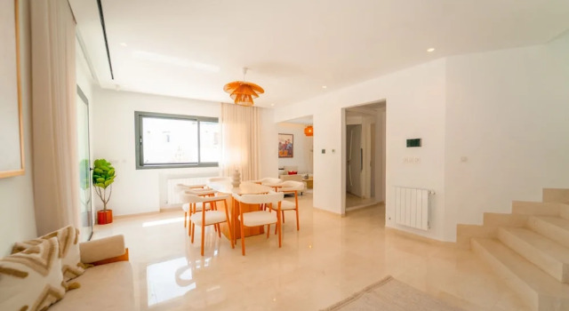 Villa Malaga Luxury for 10 in Central Marsa