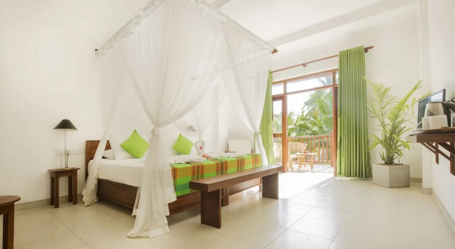 Номер Deluxe с балконом Rockside Beach Resort