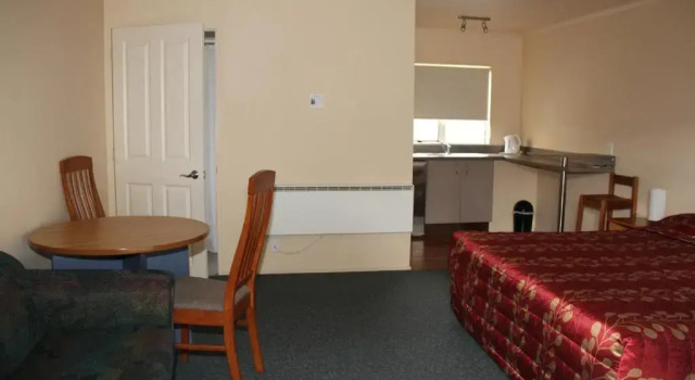 Апартаменты Heritage Court Motel