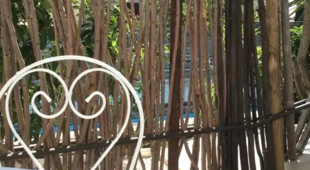 2 pièces rez-de-jardin dans maison avec piscine