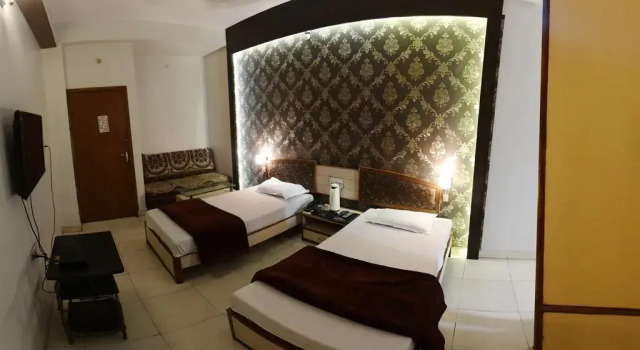 Gaurav Hotel
