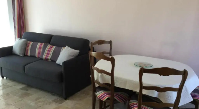 Joli Gîte avec Piscine Chauffée situé en campagne de Cavaillon, 4 personnes, LS2-292, Book Hotel Cavaillon Luberon