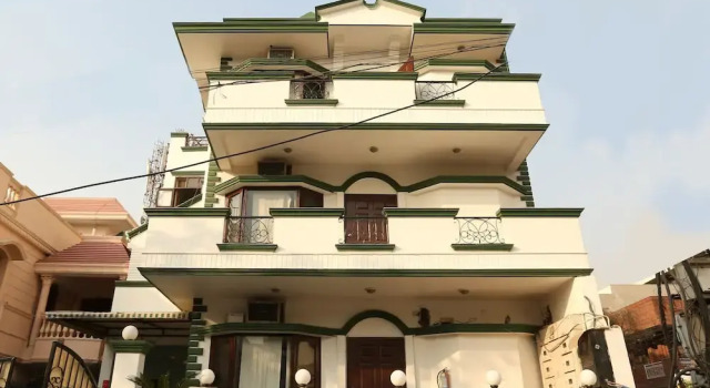 OYO 8535 Hotel Mayarch