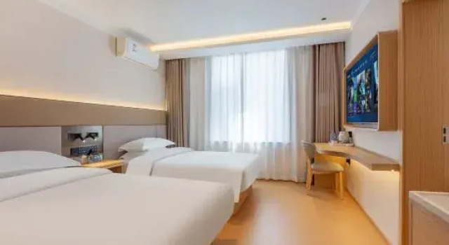Люкс Ruiste Hotel (Shijiazhuang East Station Tianshanhai World Store)