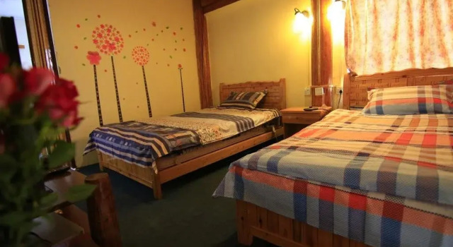 Lijiang Shuhe Shi Wu Wan Hostel, Забронировать Хостел Хостелы Лицзян, рядом с Улица Сквер-стрит Древнего города Шухэ, Хостел