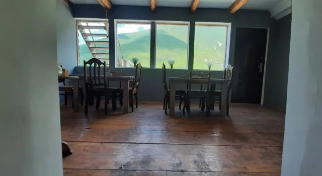 Трёхместный номер Standard с видом на горы Guesthouse and restaurant SVANURI SAKHLI