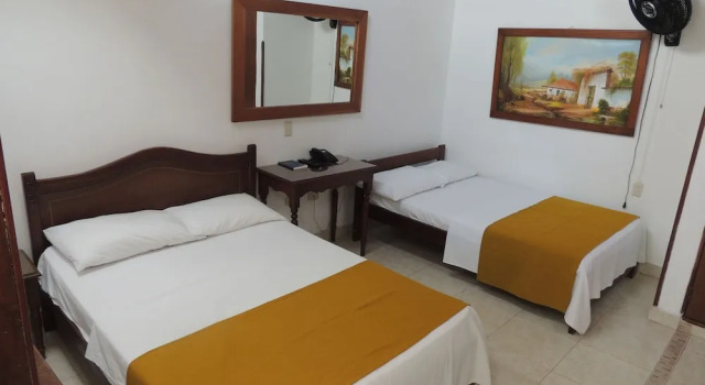 Трёхместный семейный номер Standard Hotel Real