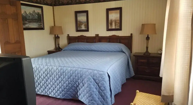 Люкс с балконом Leona's Motel