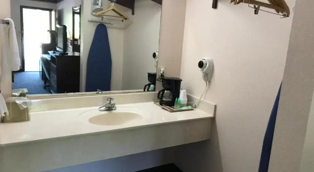 Номер Standard Clairmont Inn & Suites Warren