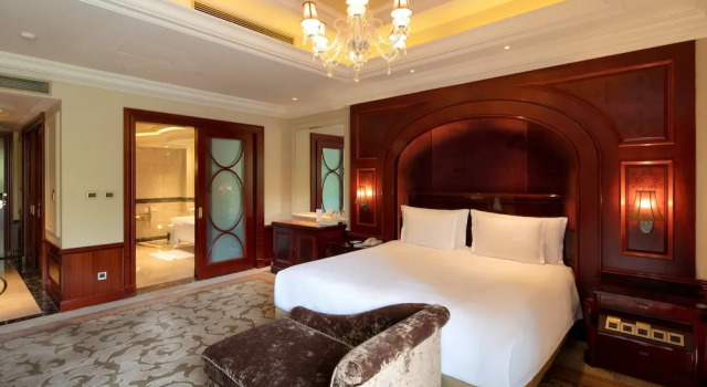 Двухместный клубный номер Premium InterContinental Shanghai Ruijin by IHG