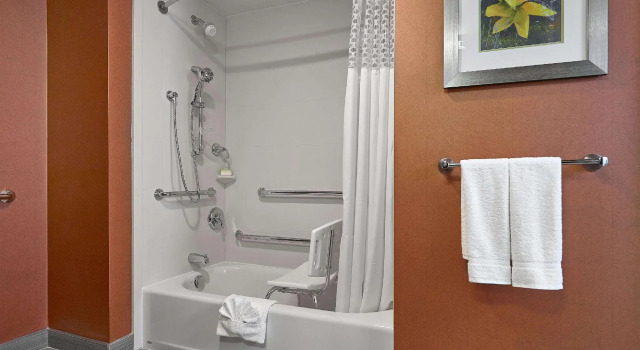 Четырёхместный номер Standard Hampton Inn by Hilton Calgary Airport North