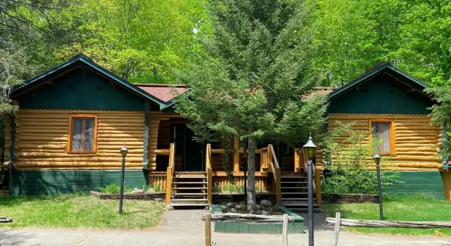 Perhe Mökki Auberge Alpine Inn