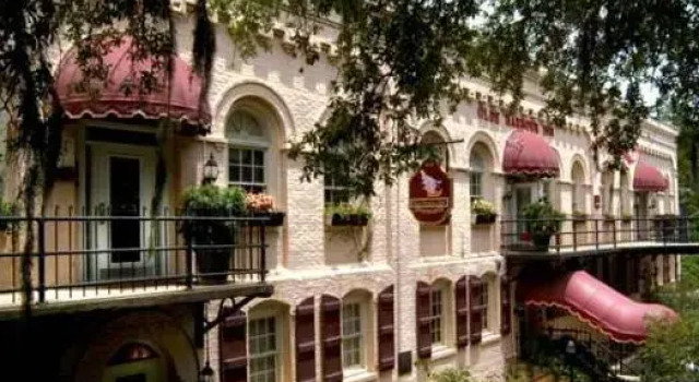 Люкс Olde Harbour Inn