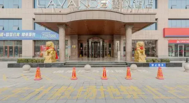 Lavande  Hotel (Binzhou Huanghe Eighth Road Aviation College Hotel), Prenota Hotel Hotel a Shandong con parcheggio, Parcheggio