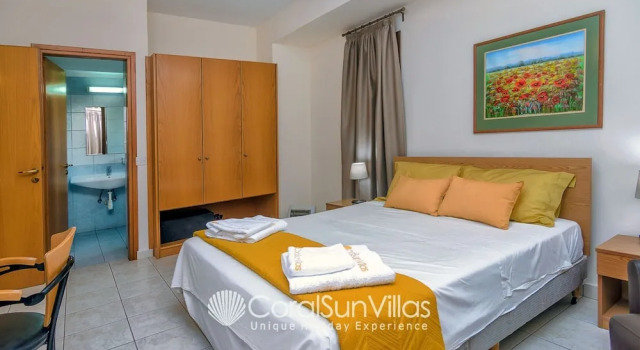 Wonderful Quiet Area, Completely Privacy, Large Private Pool, Colourful Garden, Boek Villa Peyia Paphos