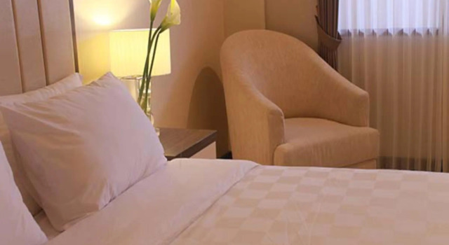 Bella Hotel Surabaya, Book Hotel Centrale hoteller i Dukuh Pakis med morgenmad, centrale hoteller i Dukuh Pakis med morgenmad
