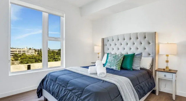 Luxury Apartment in Hollywood